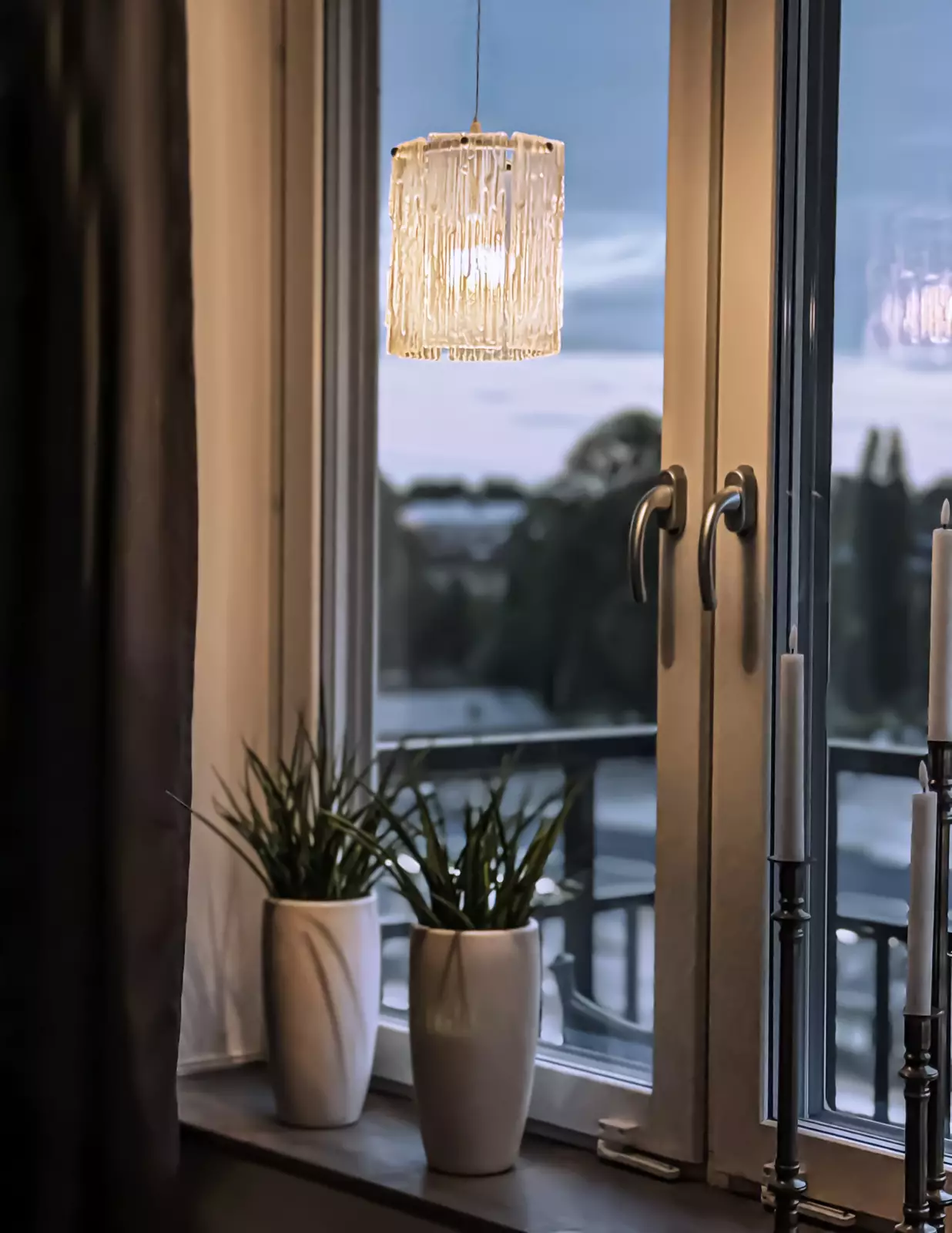 Aneta Lightning Abelone Vindu Lampe, Klar/Sølv — Stilig vindu lampe i retro stil, med kromfarget ramme og klare glassprisme.