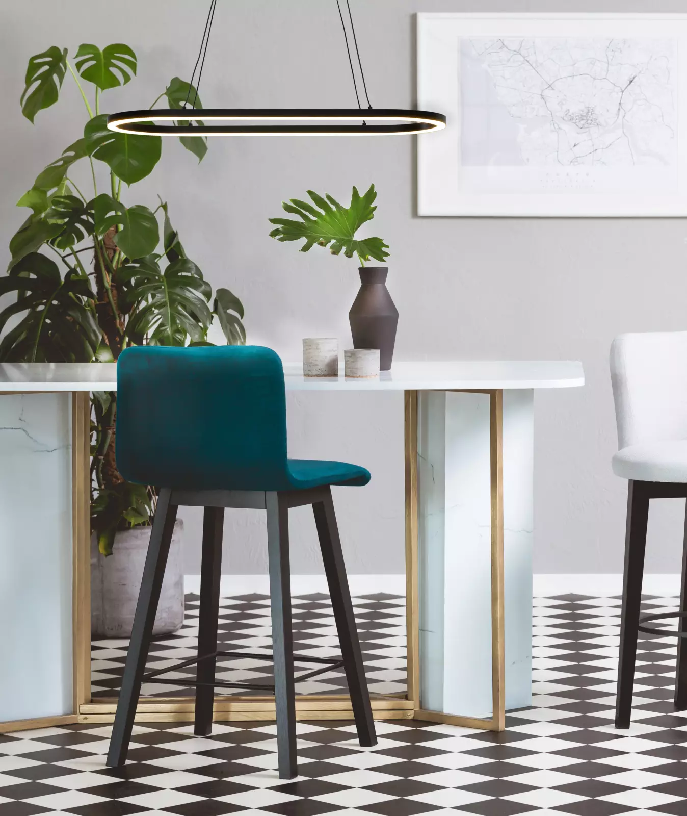 Aneta Lightning Oda Taklampe Oval Formet — Oda oval taklampe 75x30cm, svart er en stilren og moderne lampe som gir varm