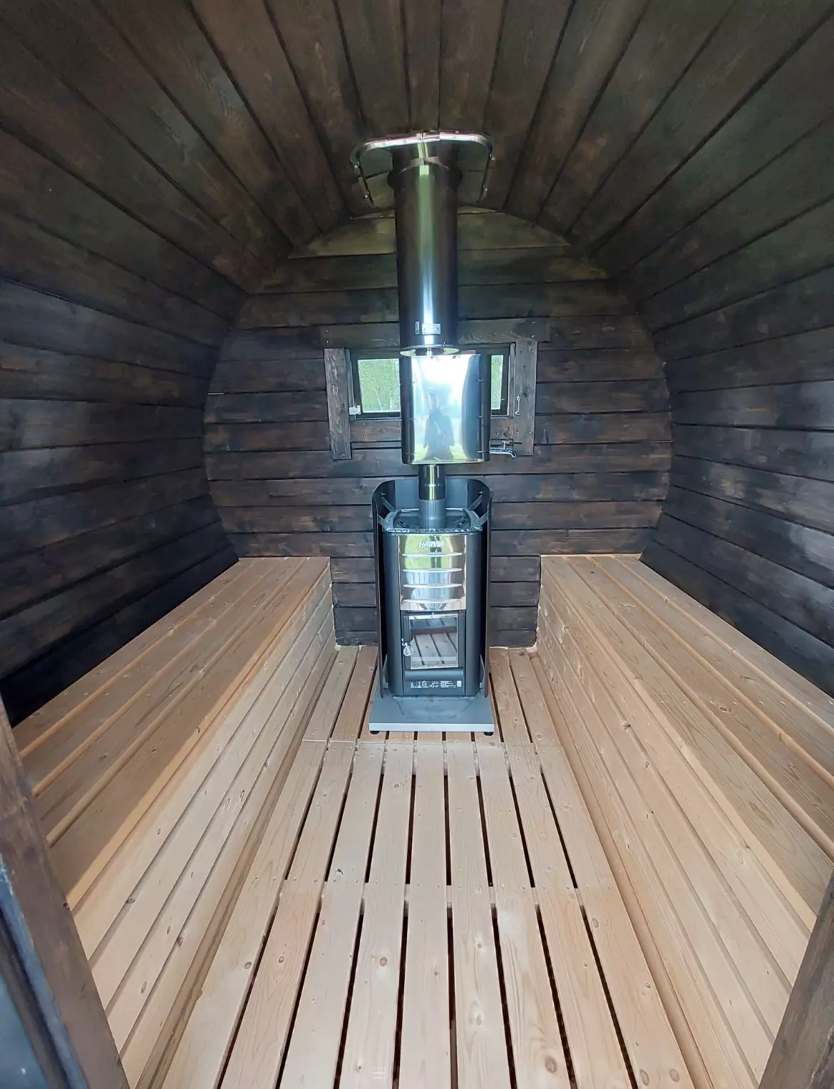 Tønnebadstue 38 med Garderobe 40mm Furu — produktbilde fra lakkapaa.no — detalj av material