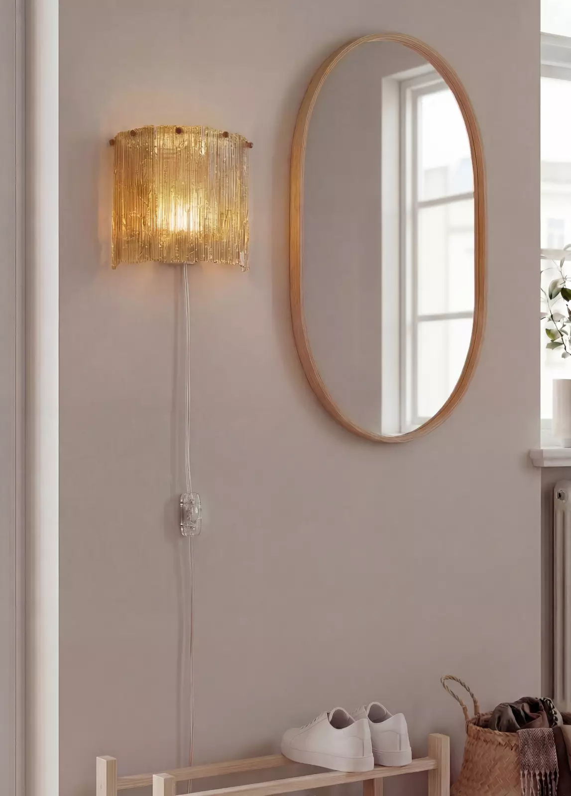 Aneta Lightning Abelone Vegglampe, Rav/Svart — Abelone vegglampe gir stilfull belysning til både klassisk og moderne
