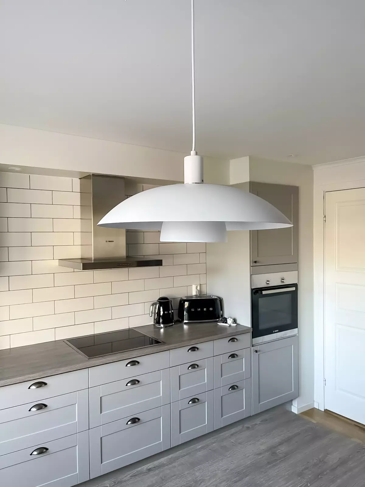 Aneta Lightning Alfa Taklampe, Hvit — Stilig taklampe med krom- og gullfargede detaljer. — detalj av material